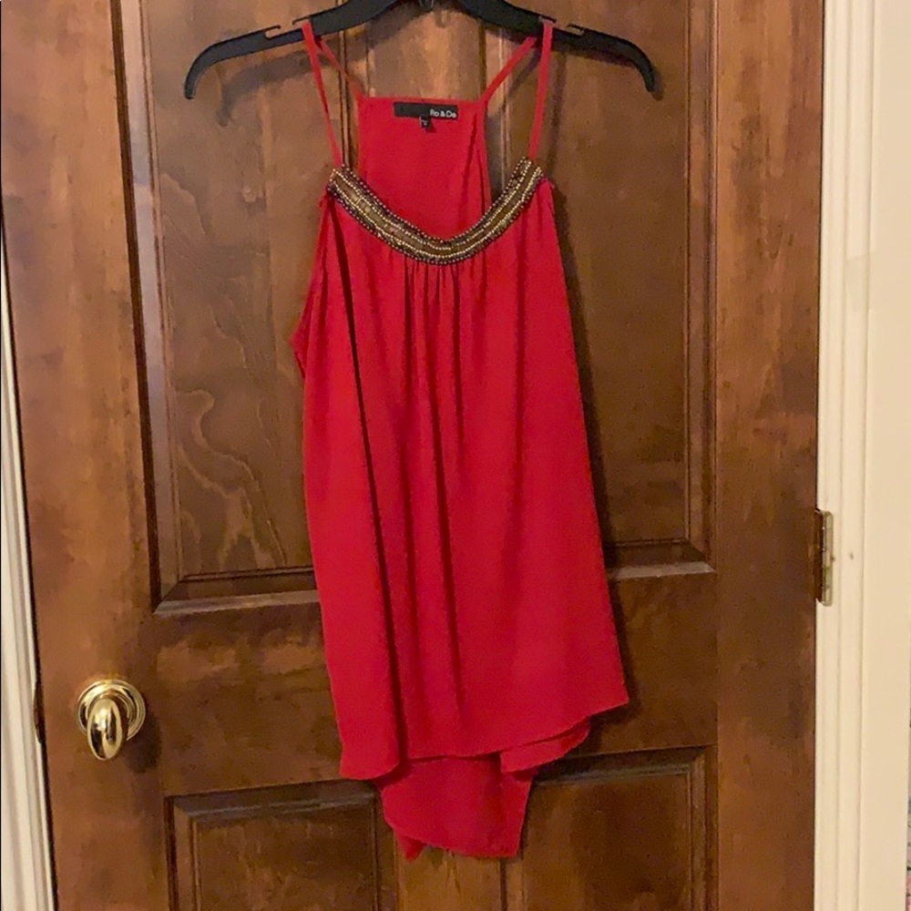 Ro&de long w/ beaded trim tank overlap in back